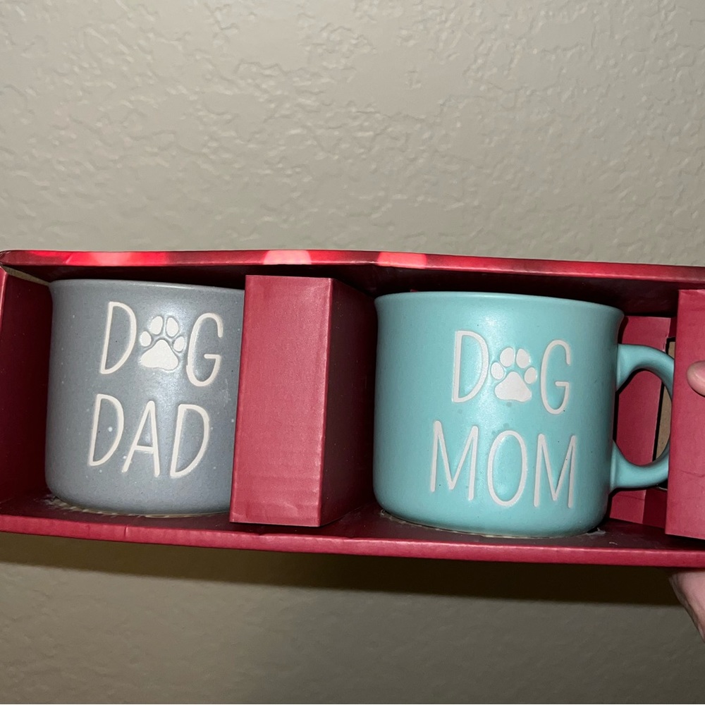 NEW IN BOX PET MUGS SET